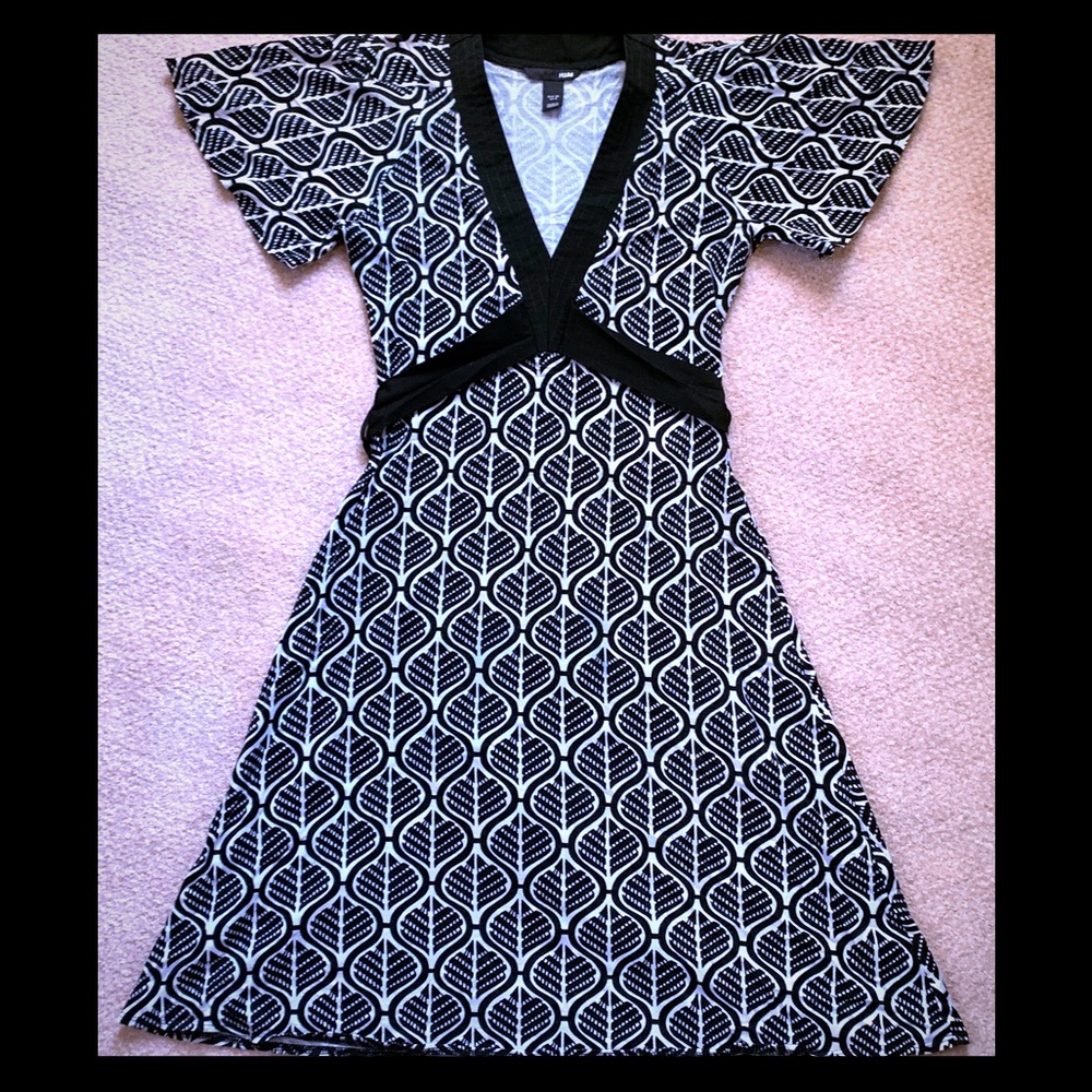 H &M Black White Kimono Style Dress Women Size 6